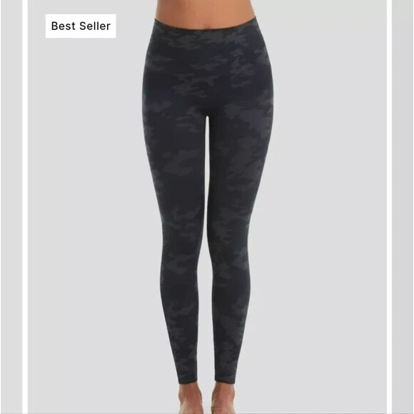 NWT Spanx Look At Me Now Leggings Medium Black Camo Smoothing Seamless Shaping - Picture 1 of 12